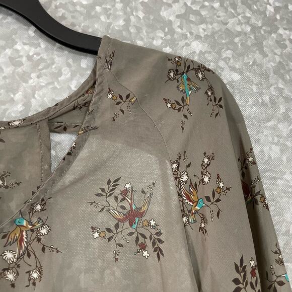 Papaya Gray Floral Button Front Back Cutout Top - Size Medium - Long Sleeves - Picture 2 of 6